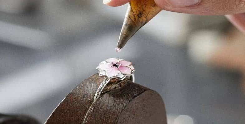 how pandora jeweller made