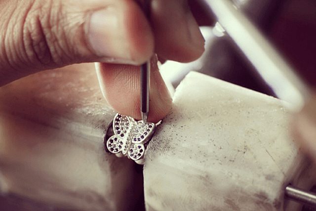 making-of-pandora-charm-spring