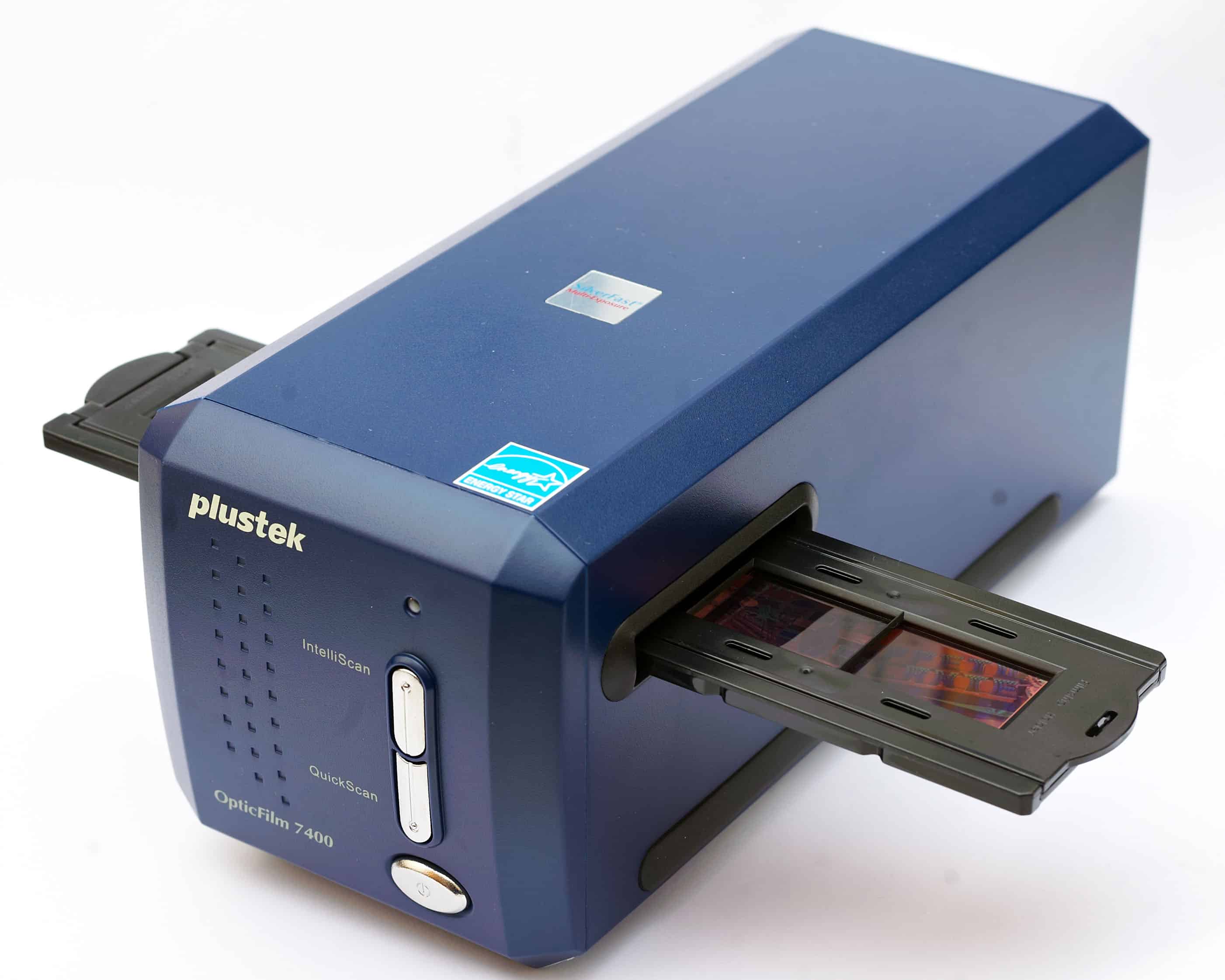 Купить сканер 1.5. Сканер Plustek OPTICFILM 7400. Сканер пленок негативов слайдов 35 мм. Сканер фотоплёнки 35 мм Plustek. Сканер для оцифровки негативов 35 мм.