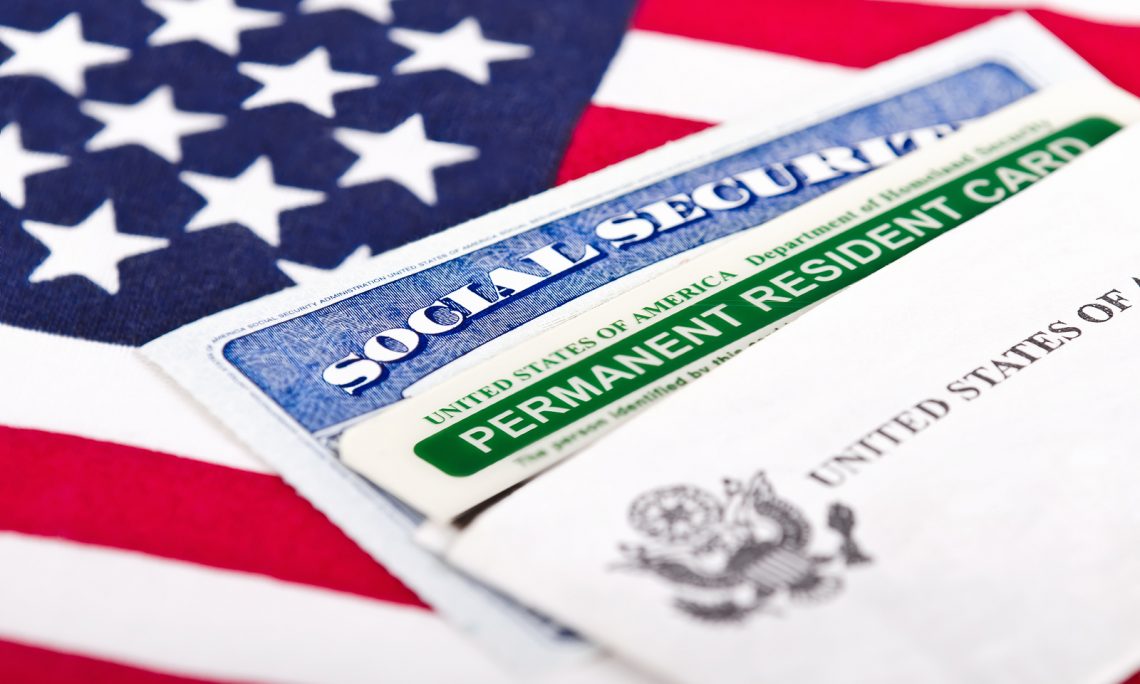 What's The Difference Between a Green Card and L1 Visa