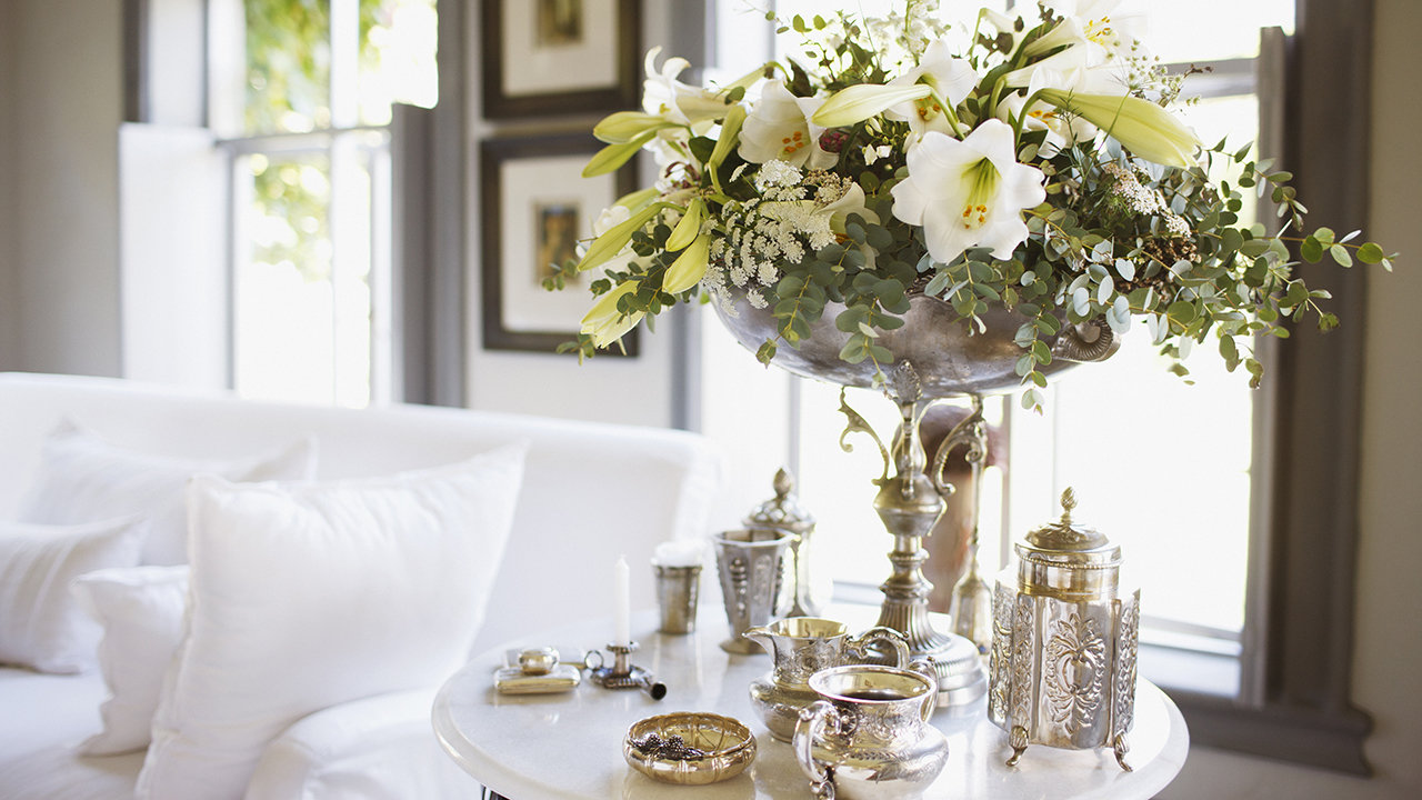 Bringing the Outdoors In: The Power of Flowers in Interior Design
